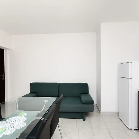 Dragan アパート ロパール