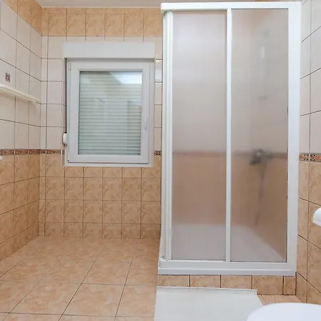 Dragan アパート ロパール